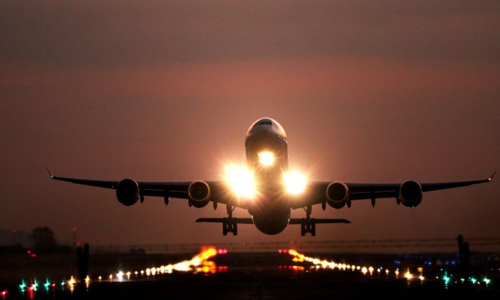 Avión en aeropuerto