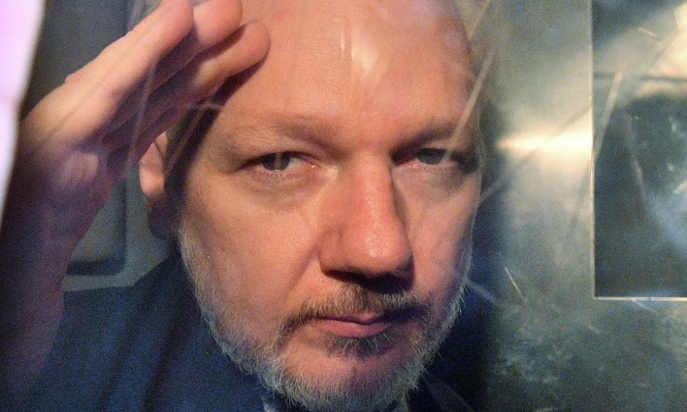 Julian Assange enfrenta acusaciones de violación