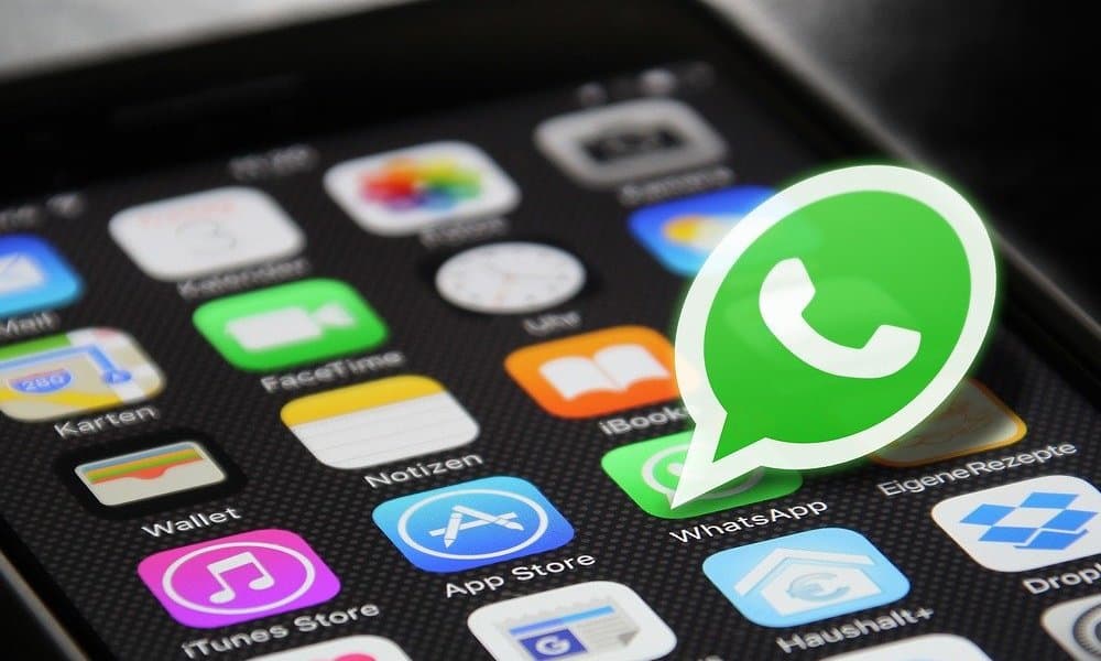 WhatsApp lanza chatbot en español para frenar desinformación