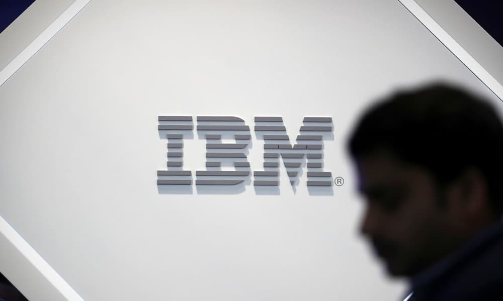 Acciones de IBM caen