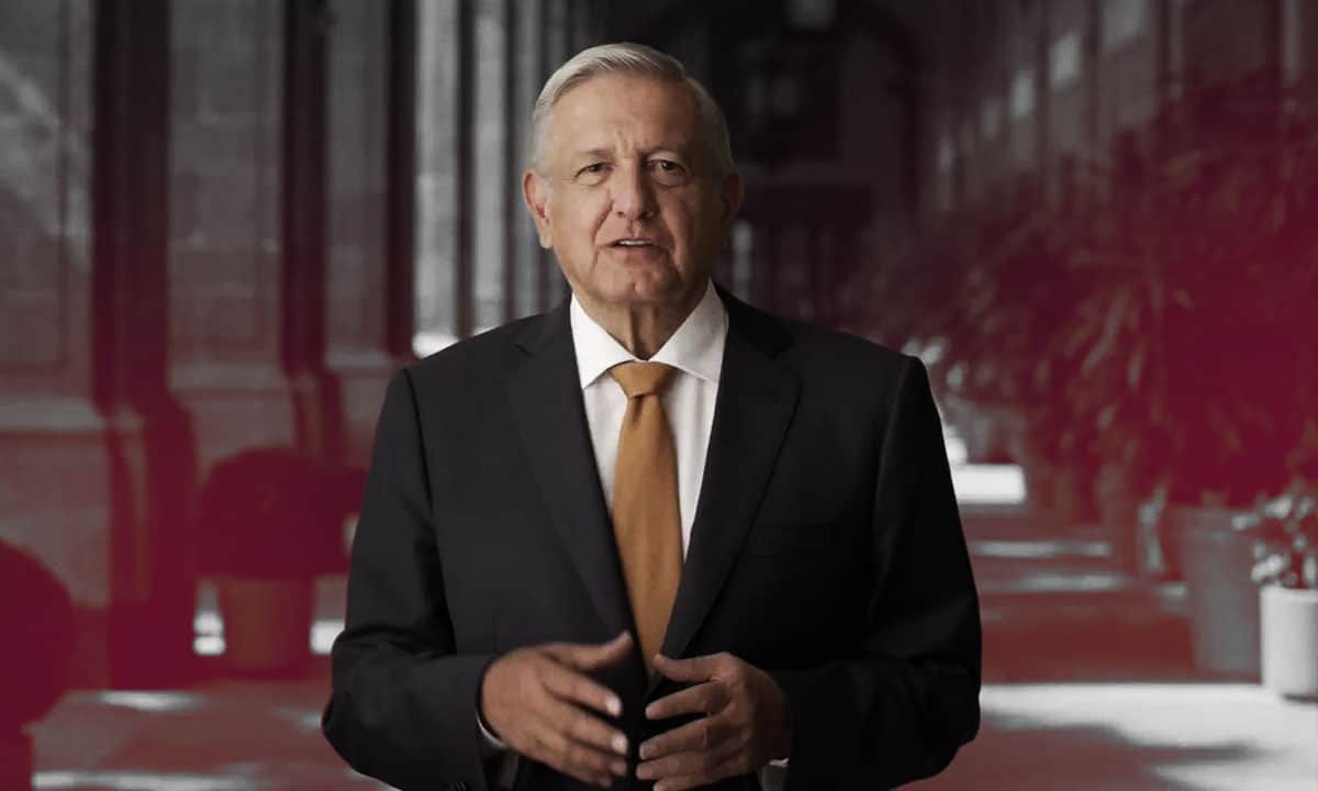 AMLO presume en cuarto informe ahorro de 24 billones de pesos