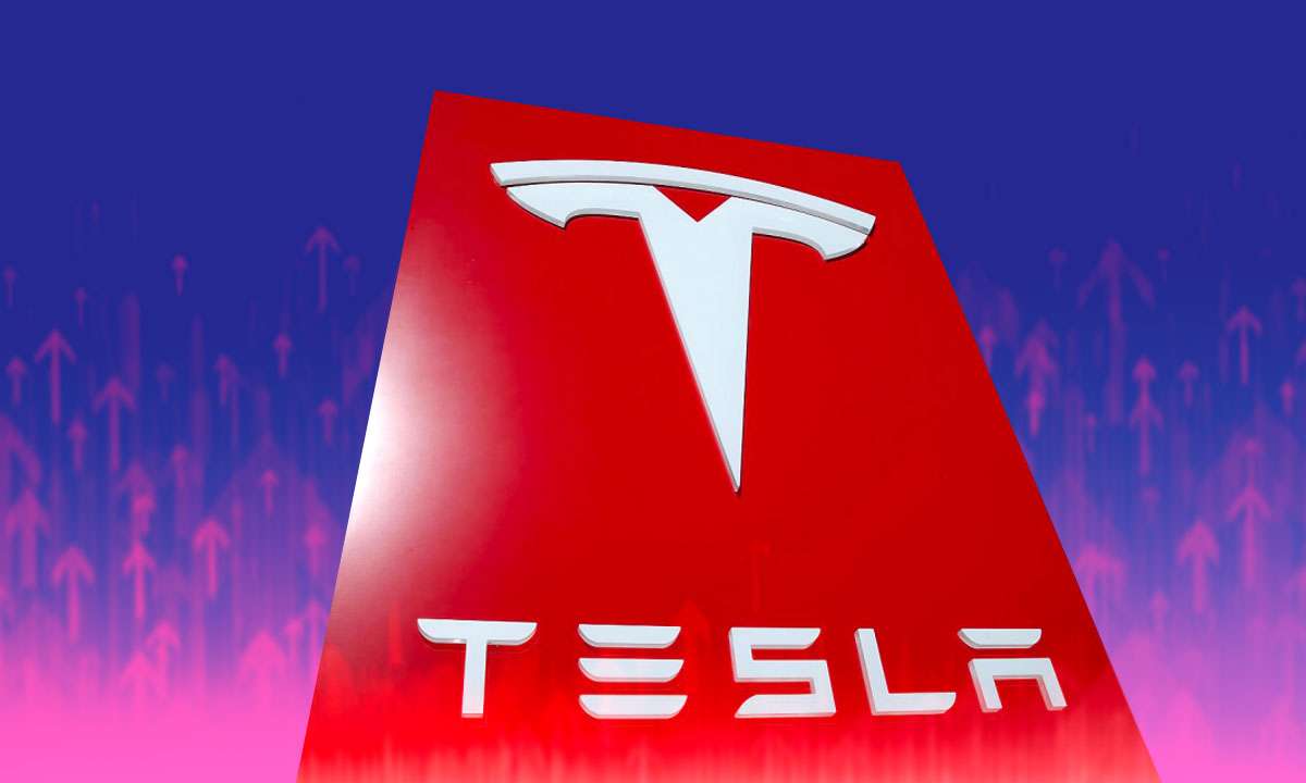Tesla cierra bien 2022 y pisa el acelerador para este año