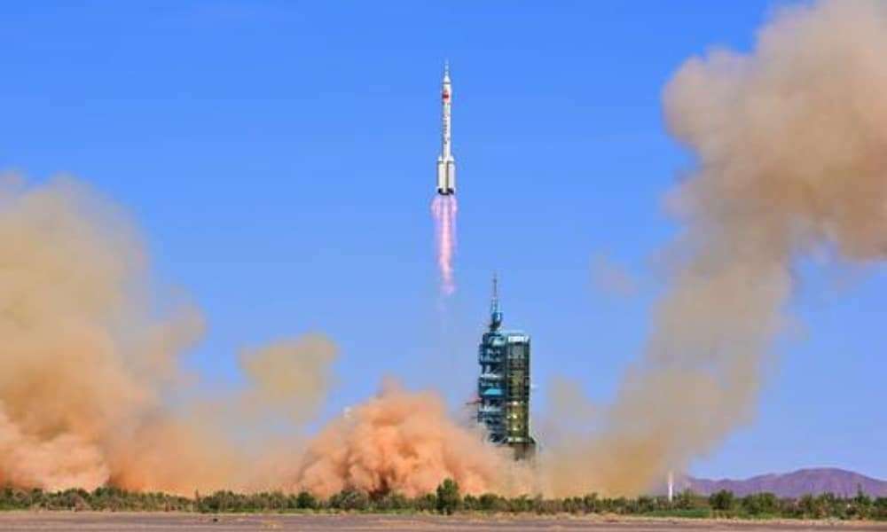 China lanza misión Shenzhou-16 a estación espacial 