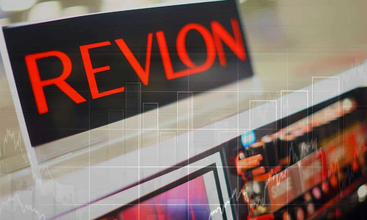 Revlon sale de la quiebra