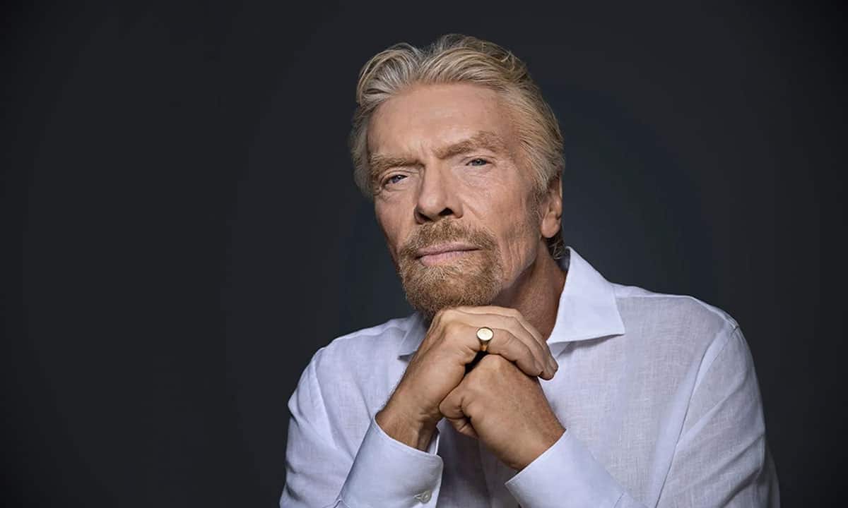 Richard Branson sale en defensa de los viajes espaciales